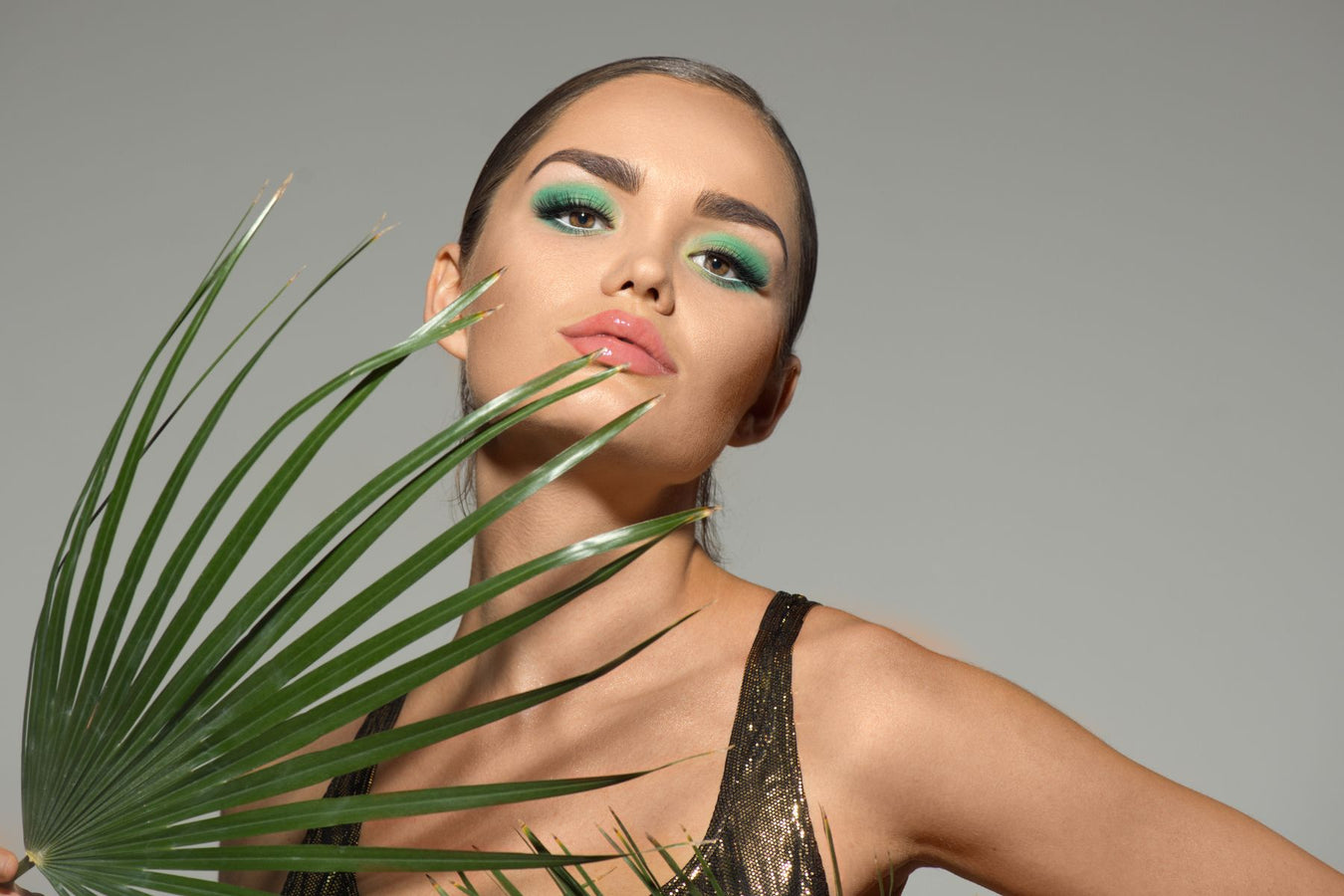 Woman-Wearing-Make-Up-Peachy-Secret