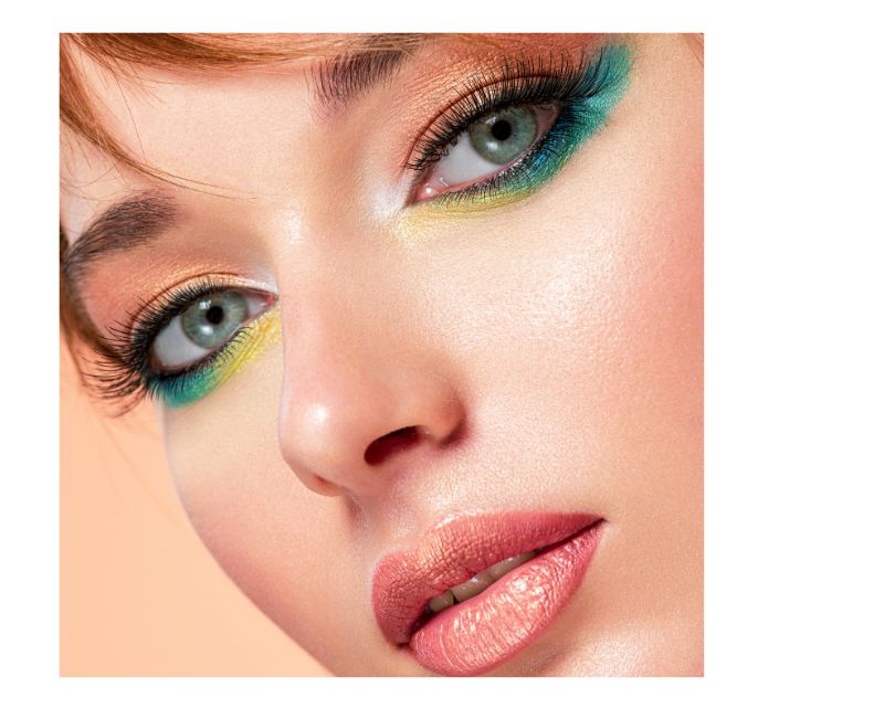 WOMAN-WEARING-TALC-FREE-EYESHADOW-PEACHY-SECRET